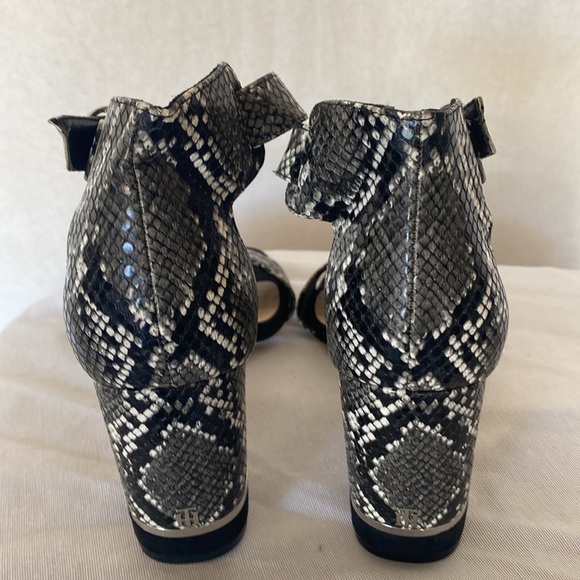 “NEW” Tommy Hilfiger Snake Skin open toe sandal - Picture 3 of 4